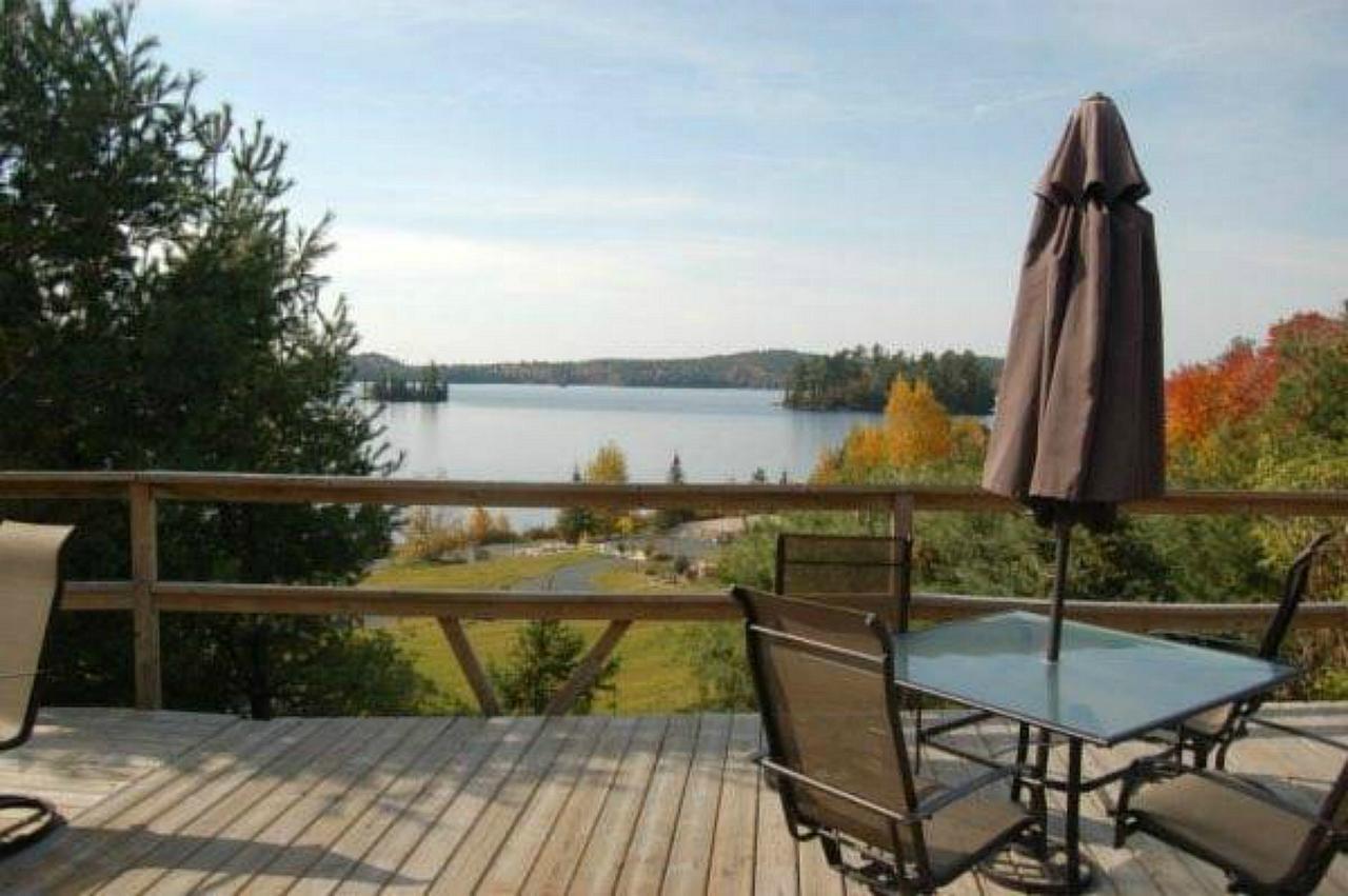 Elliot Lake Dunlop Lake Lodge מראה חיצוני תמונה