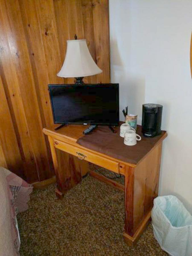 Elliot Lake Dunlop Lake Lodge מראה חיצוני תמונה