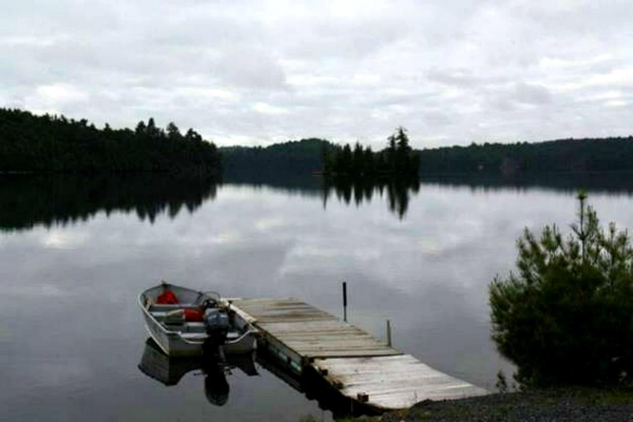 Elliot Lake Dunlop Lake Lodge מראה חיצוני תמונה