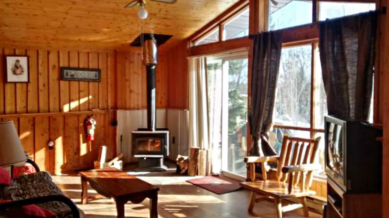 Elliot Lake Dunlop Lake Lodge מראה חיצוני תמונה