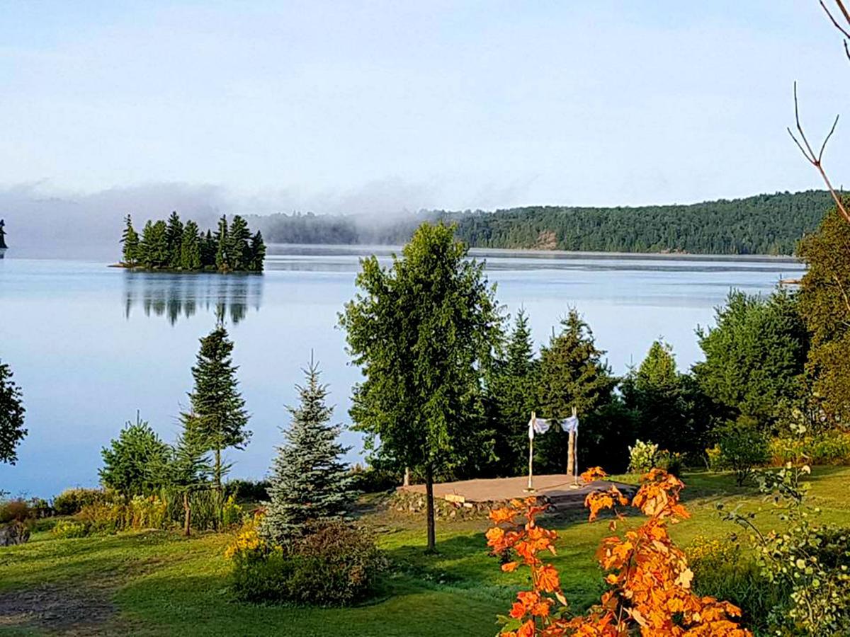 Elliot Lake Dunlop Lake Lodge מראה חיצוני תמונה