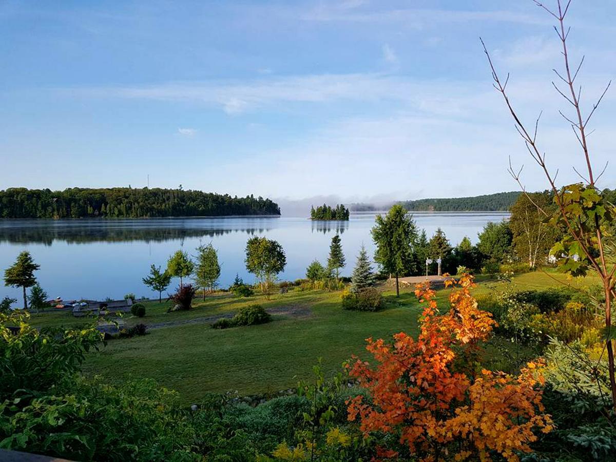 Elliot Lake Dunlop Lake Lodge מראה חיצוני תמונה